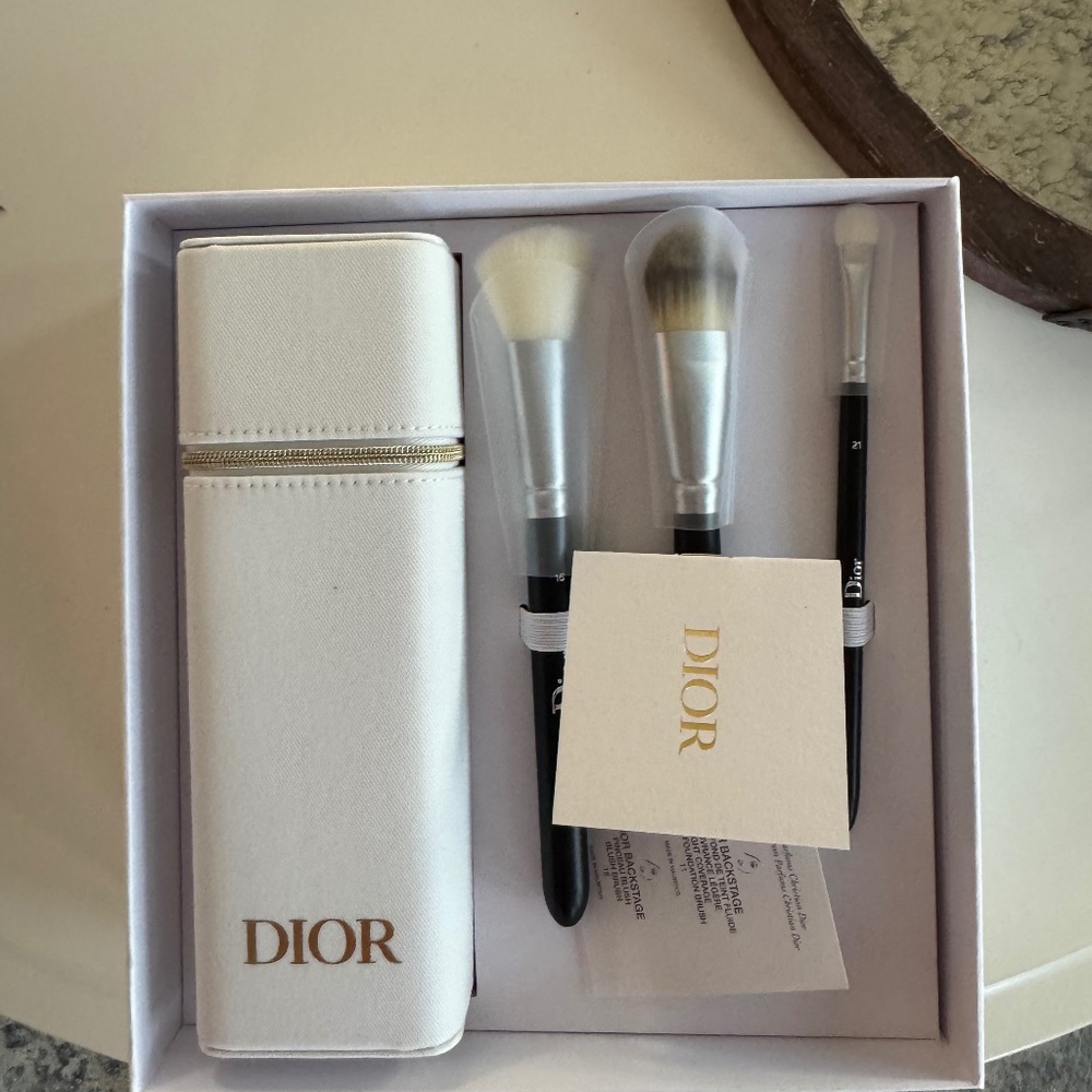 Dior Makeup Brush & White Travel Case – Authentic, Luxury Beauty